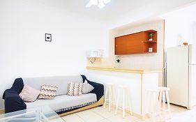 1 quadra Da Praia de Copacabana - 1 Block from the Beach